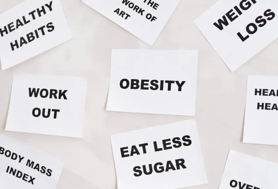 Notes reading healthy habits, work out, eat less sugar and weight loss, showing lifestyle steps in a PCOS weight loss diet